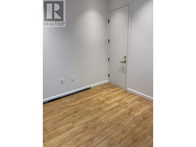 Photo du bâtiment - 4920 Larkspur Ave