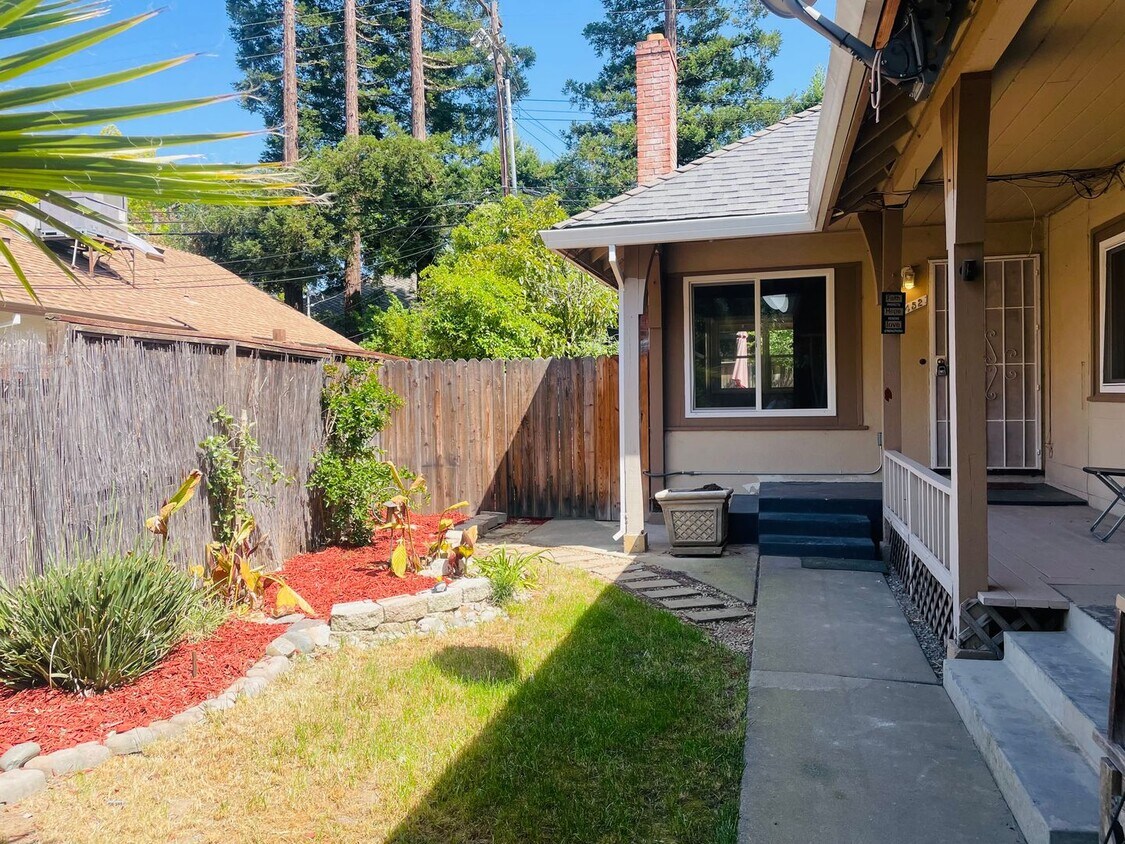 Foto principal - 2452 Ione St
