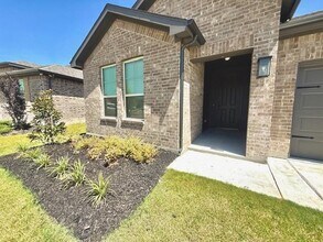 Building Photo - 133 Lost Oak Dr
