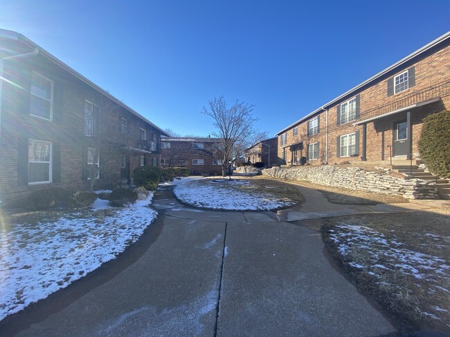 Building Photo - 1052 Teson Rd