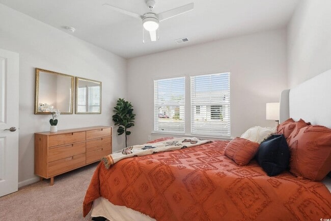 Foto del edificio - 300 Champions Blvd