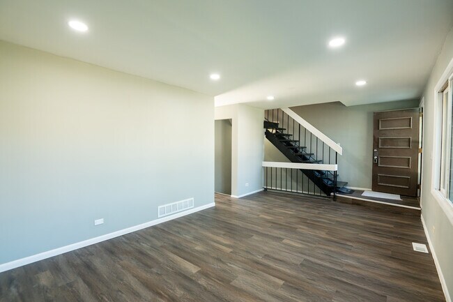 Building Photo - 5612 Santa Cruz Dr