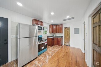 Building Photo - 14 Yankee Pl