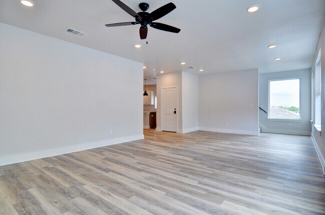 Foto del edificio - 3212 McCart Ave