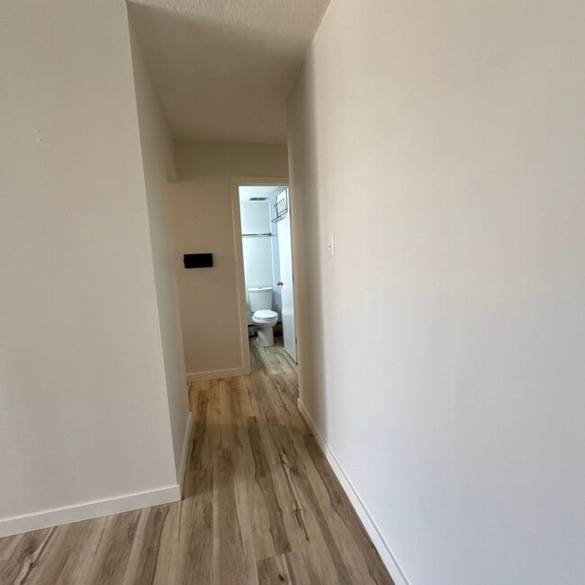 Building Photo - 2024-2035 35 Ave SW