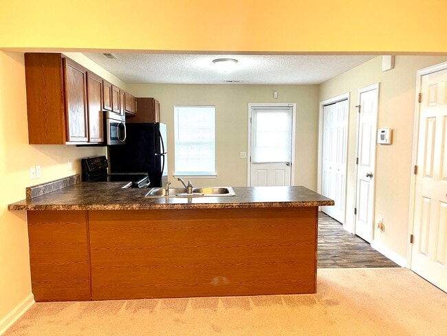 Building Photo - Charming 2BR Townhome Minutes from Hwy 172 Back Gate