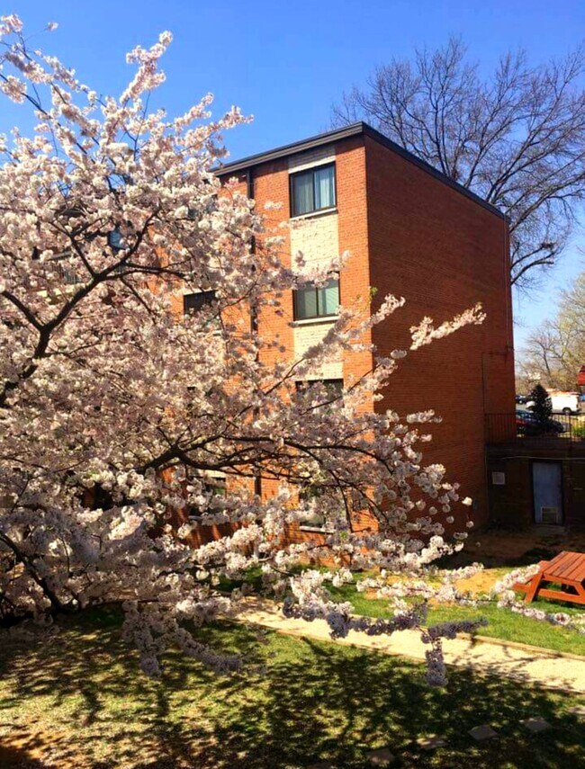 Foto del edificio - 3230 S 28th St