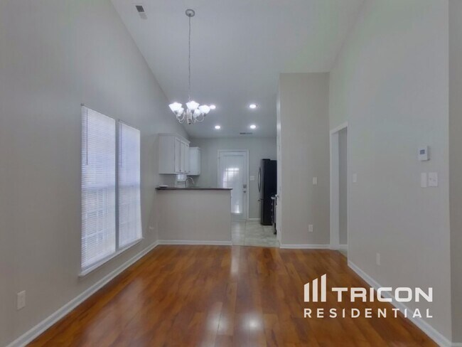 Foto del edificio - 3027 Salmon River Dr
