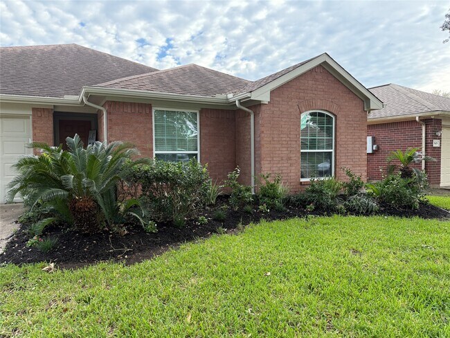 Foto del edificio - 15615 Lost Maples Dr