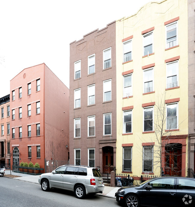 Building Photo - 542 Henry St