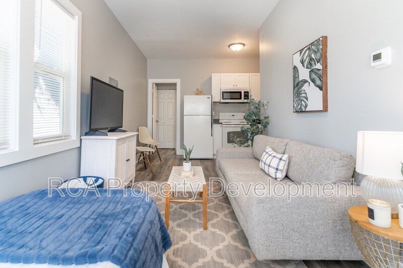 Foto principal - 2831 North Kenwood Avenue