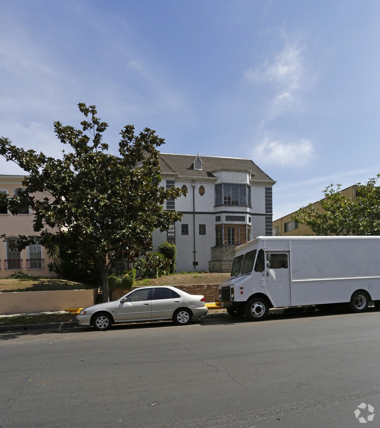 Building Photo - 412 S Catalina St