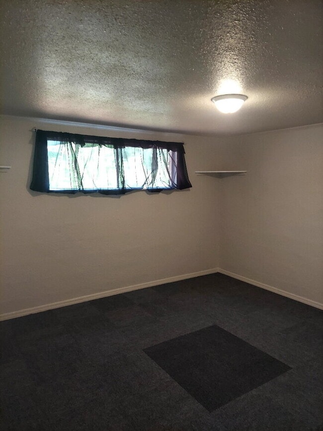 Building Photo - "Charming 2-Bedroom Retreat in Abbeville – Ideal Comfort and Convenience Await!"