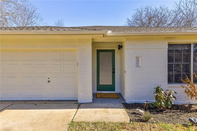Foto del edificio - 5802 Walnut Hollow Cove