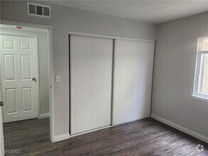 Building Photo - 3437 E Cheyenne Ave