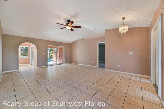 Building Photo - 3 br, 2 bath House - 318 NE 17th Place