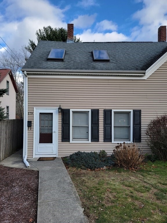 Primary Photo - 179 Thacher St