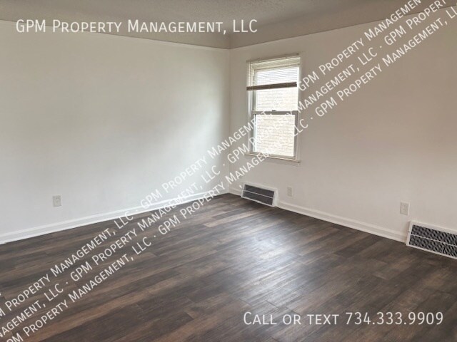Building Photo - 1302 Empire Ave