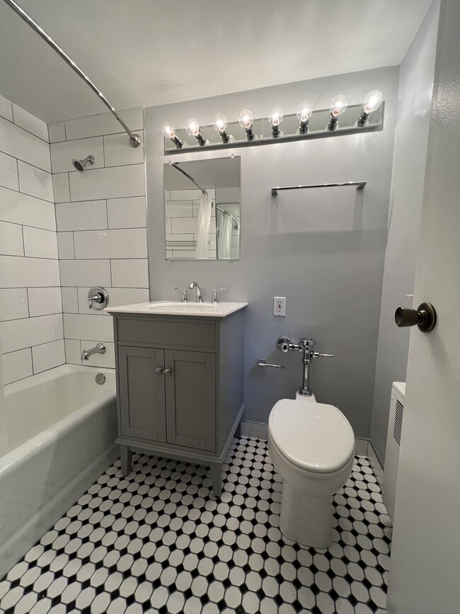 Building Photo - 850 N Dewitt Pl