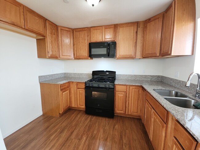 Building Photo - 151 Amberidge Dr