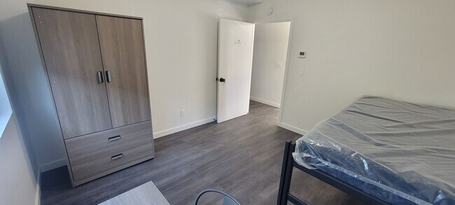 Foto del edificio - Single Bed- Available Newly Renovated Buil...