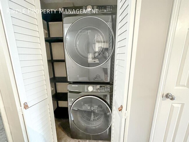Building Photo - Modern 2 Beds, 2 Baths Apartment/Condo | A...