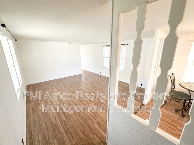 Foto del edificio - 753 W Main St