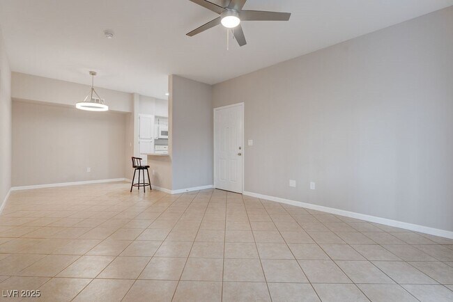 Foto del edificio - 6650 W Warm Springs Rd