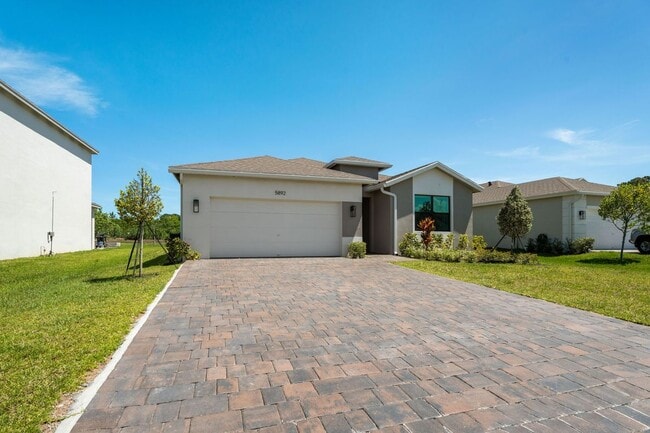 Building Photo - 5892 SE Sky Blue Cir