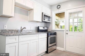 Building Photo - 114 Riverthorn Rd