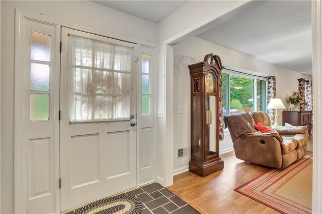 Building Photo - 1305 Summers Dr