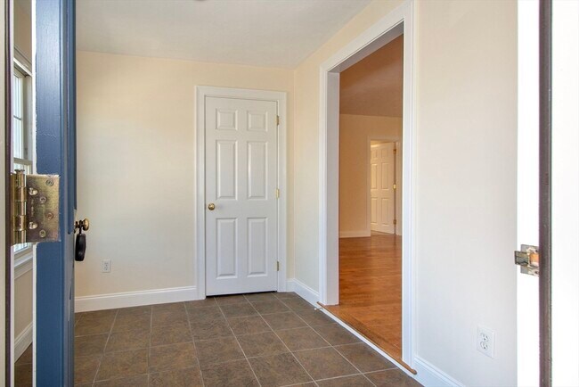 Building Photo - 6 Lincoln St