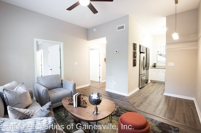 Building Photo - 2 br, 2 bath Apartment - 110 NW 9th Terrace