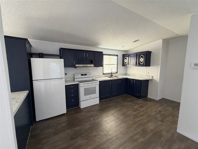 Building Photo - 31029 Sweetbriar Ln