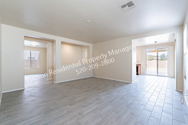 Foto del edificio - 4923 E Chickweed Dr