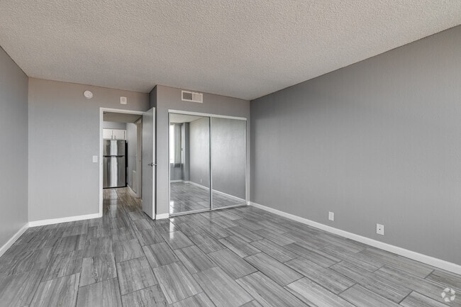 1 BR, 1.5 BA - 850 SF - Mark 1 Apartments