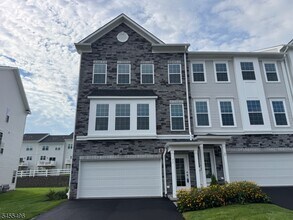 Building Photo - 71 Eastwood Ter