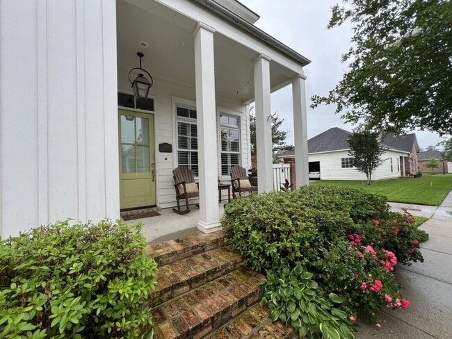 Building Photo - Luxury 4BR Home in Americana | 11 Ft Ceilings, Courtyard Living & Furnished Option