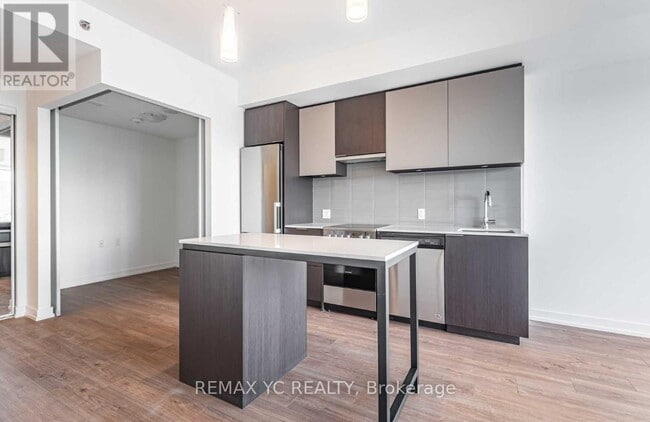 Building Photo - 203 College St