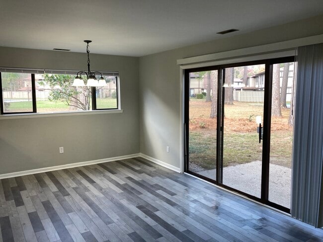 Dining Area - 1050 Willow Green Dr