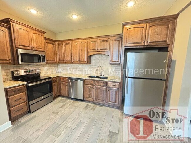Building Photo - Beautiful 3-Bedroom Duplex in Platte City ...