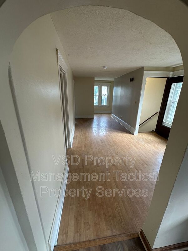Foto del edificio - 4413 Woburn Ave
