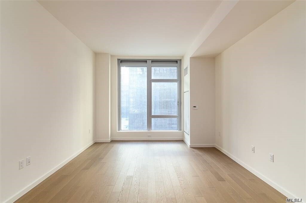 Primary Photo - 133-27 39th Ave