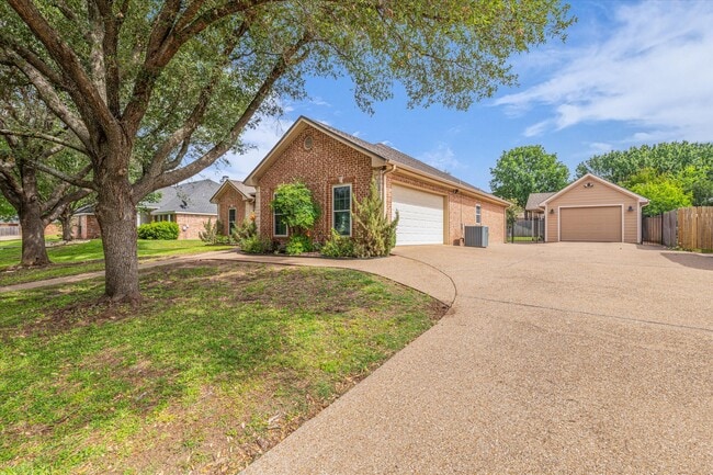 Foto del edificio - 1208 Heritage Way Dr
