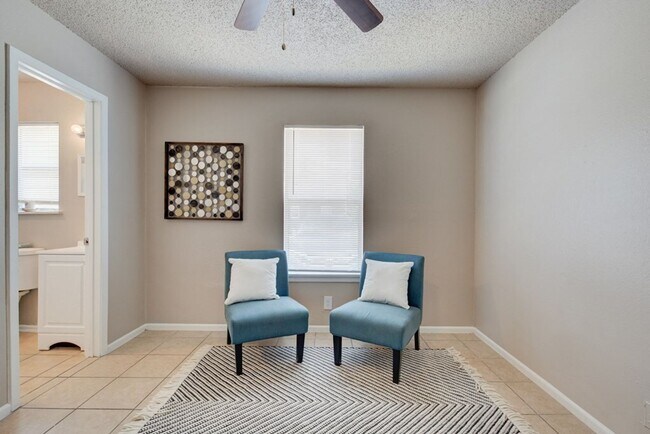 Foto del edificio - Charming 1-Bedroom in Hardlandale *WATER INCLUDED*