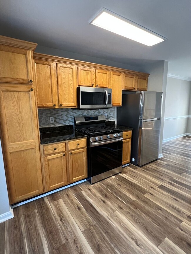 Foto del edificio - RENOVATED END UNIT CONDO/TH