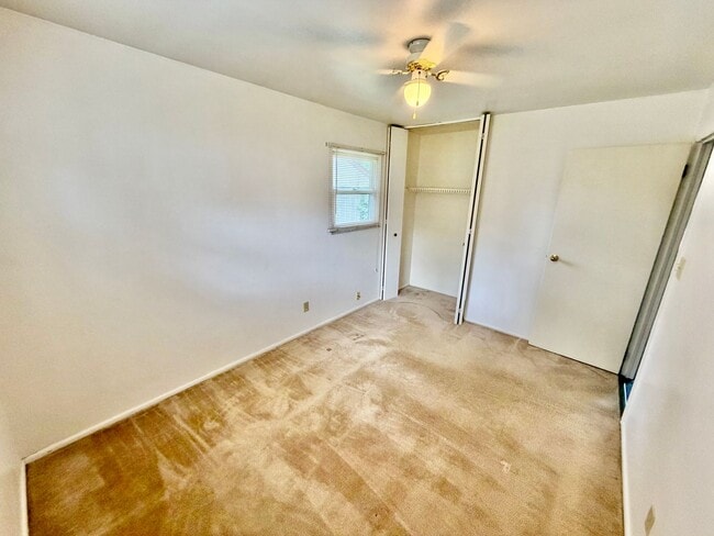 Foto del edificio - 1240 Dogwood Ln