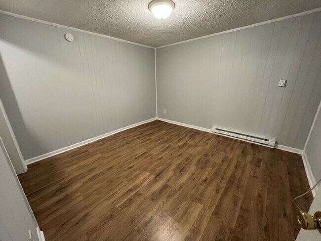 Foto del edificio - 1 bed 1 bath off W. Broad St