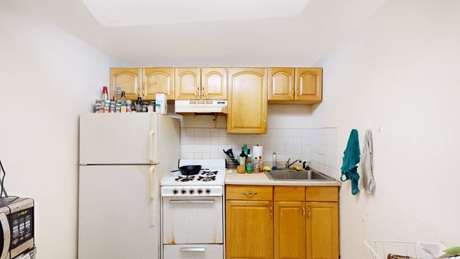 Building Photo - 1069 Beacon St