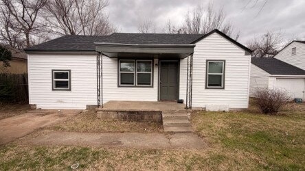 Comfortable Brick Home with a Huge Yard - Comfortable Brick Home with a Huge Yard